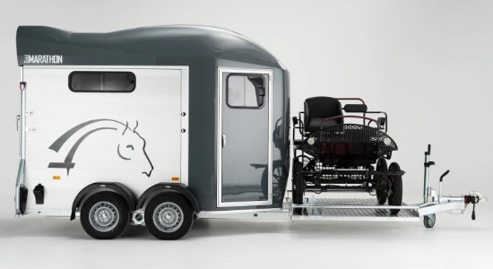 Menwagen op koetsentrailer