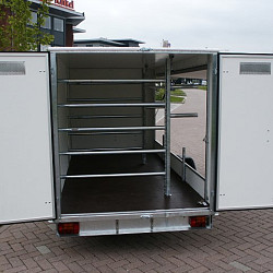 Surfplank gesloten aanhangwagen
