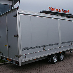 Humbaur gesloten wagen met grote zijklep