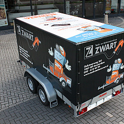 Bakwagen met bedrukte huif