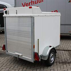 geslotenwagen met rol luik achterzijde