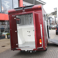 Paardenvrachtwagen / automaat B-rijbewijs (3 pers)