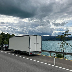 Henra gesloten plateauwagen 2-as 351x185x160cm 2000kg