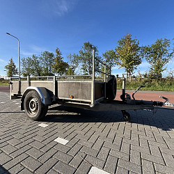 Hapert bakwagen - 1350kg - geremd
