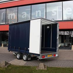Plateauwagen met schuifhuifzeil