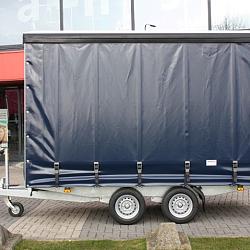 Plateauwagen met schuifhuifzeil