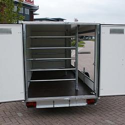 Surfplank gesloten aanhangwagen
