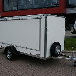 Surfplank gesloten aanhangwagen