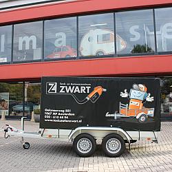 Bakwagen met bedrukte huif