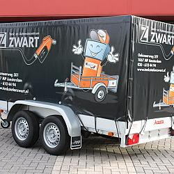 Bakwagen met bedrukte huif