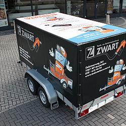 Bakwagen met bedrukte huif