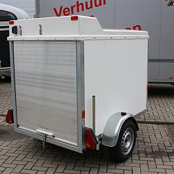 geslotenwagen met rol luik achterzijde