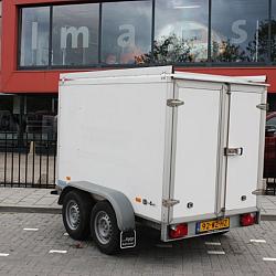 Hapert gesloten aanhangwagen