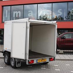 Hapert gesloten aanhangwagen