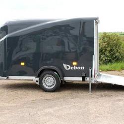 Debon Cargo 1300 Polyester + zijdeur / 1300kg (in kleur)