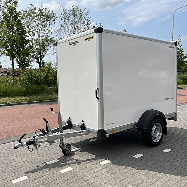 Humbaur gesloten aanhangwagen