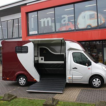 Paardenvrachtwagen / paardenauto automaat B-rijbewijs (3 pers)