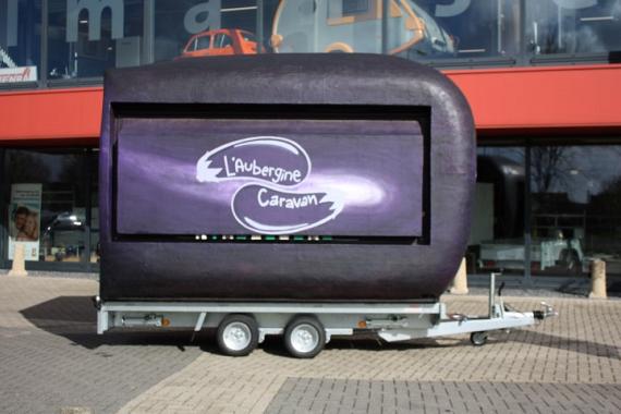 Reclamewagen voorzien van nieuw chassis