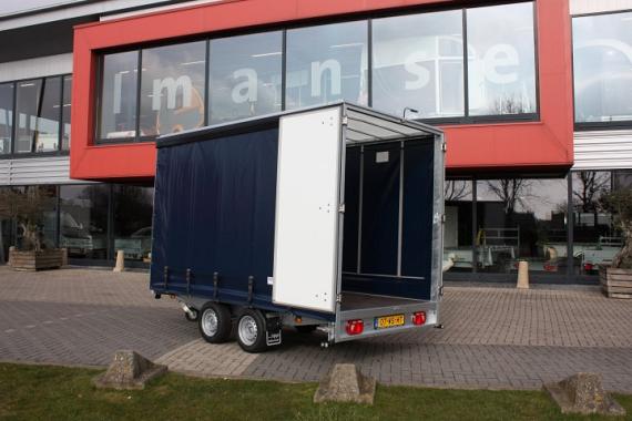 Plateauwagen met schuifhuifzeil