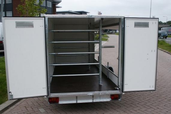 Surfplank gesloten aanhangwagen