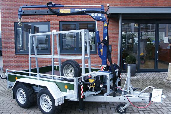 Bakwagen met laadkraan