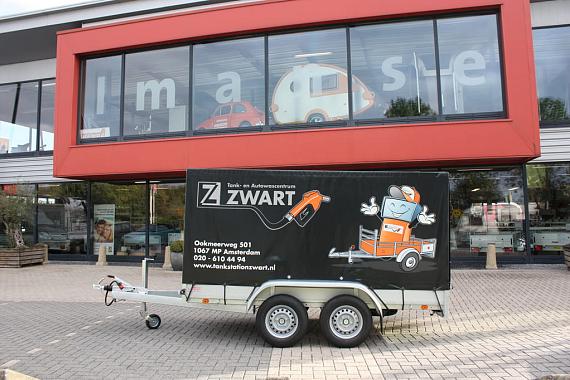 Bakwagen met bedrukte huif