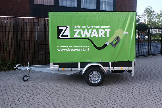Bakwagen met bedrukte huif