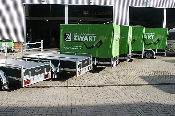 Bakwagen met bedrukte huif