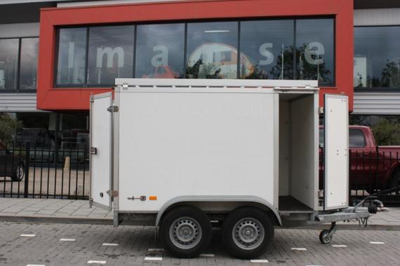 Hapert gesloten aanhangwagen