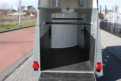 Humbaur Single 1.5 paards met zadelkamer 24