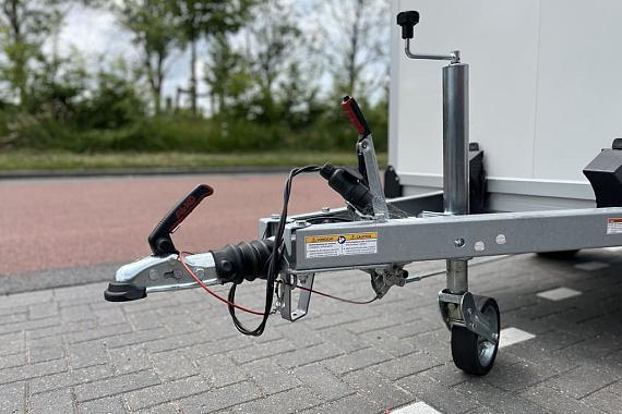 Humbaur gesloten aanhangwagen
