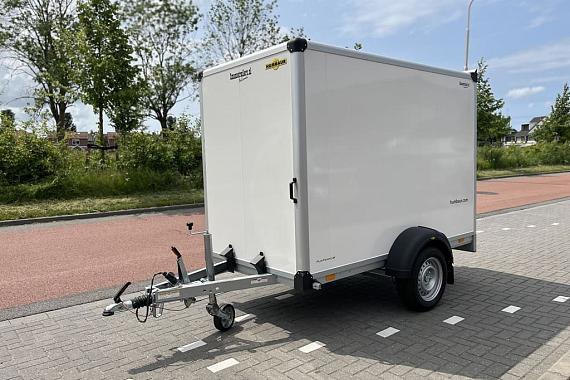 Humbaur gesloten aanhangwagen
