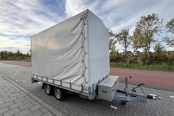 Henra plateauwagen met Huif