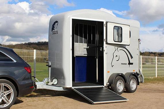 Cheval Liberté Touring Country Alu 2prds Vooruitloop  320x167x230cm 2000kg