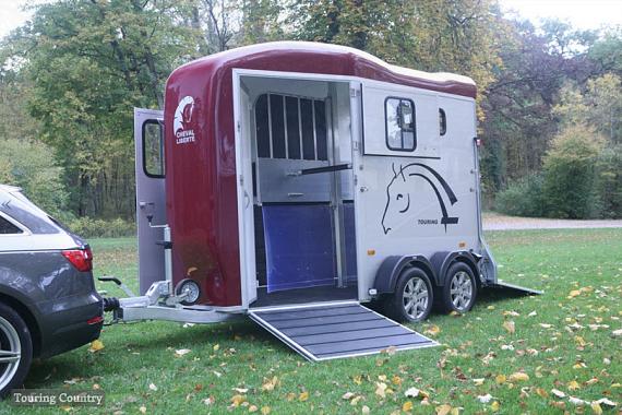 Cheval Liberté Touring Country Alu 2prds Vooruitloop  320x167x230cm 2000kg