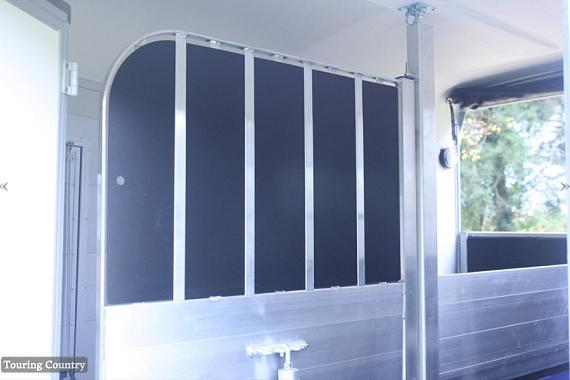 Cheval Liberté Touring Country Alu 2prds Vooruitloop  320x167x230cm 2000kg