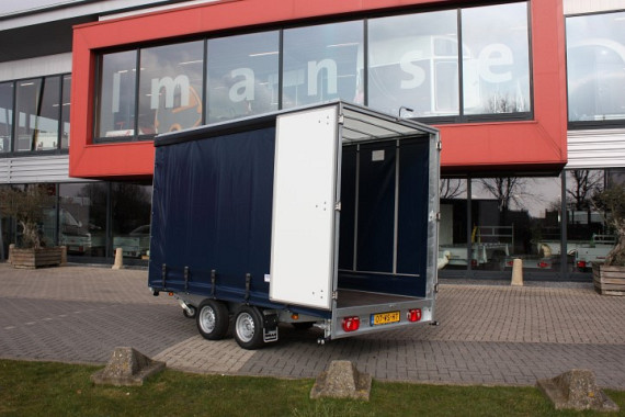 Plateauwagen met schuifhuifzeil