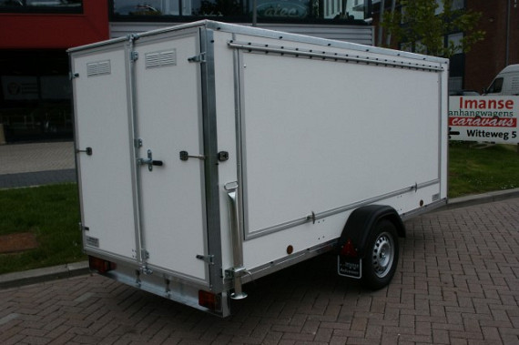 Surfplank gesloten aanhangwagen