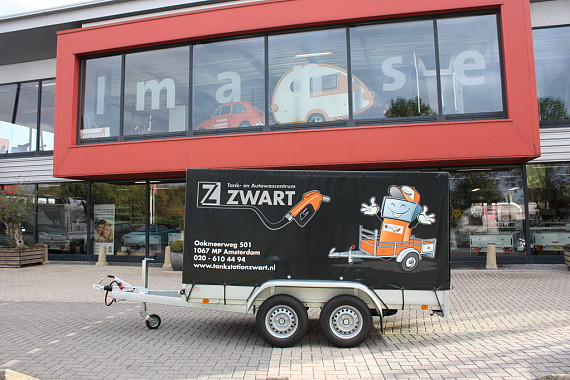 Bakwagen met bedrukte huif