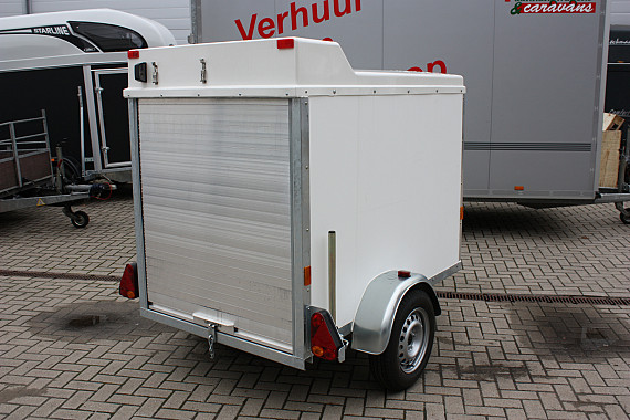 geslotenwagen met rol luik achterzijde