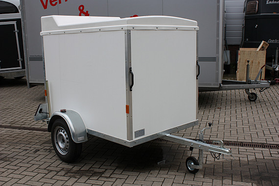 geslotenwagen met rol luik achterzijde