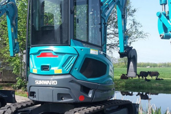 BMS-Sunward SWE25UF 2,5 Tons Minigraver Binnendraaier