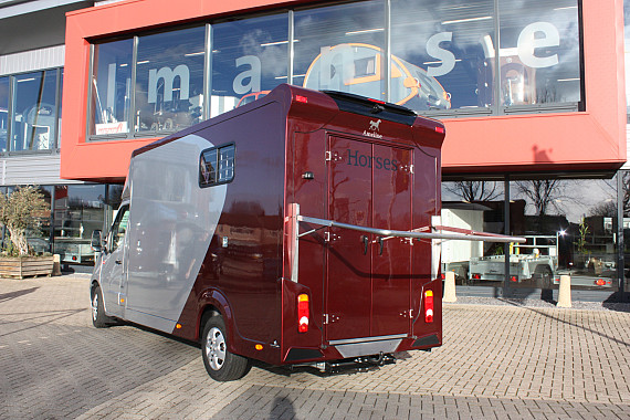 Paardenvrachtwagen / automaat B-rijbewijs (3 pers)
