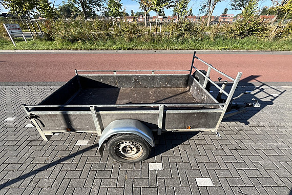 Hapert bakwagen - 1350kg - geremd