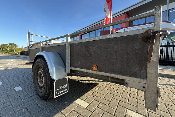 Hapert bakwagen - 1350kg - geremd