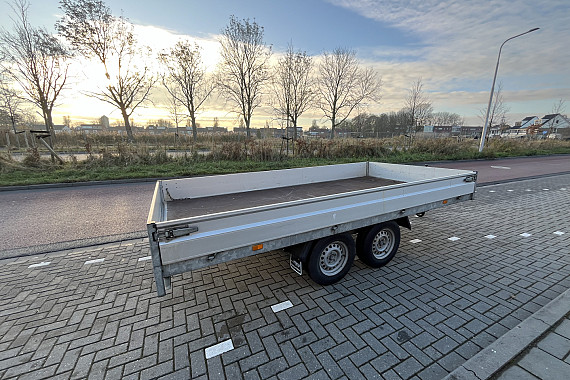 Hapert Plateauwagen / 2700kg