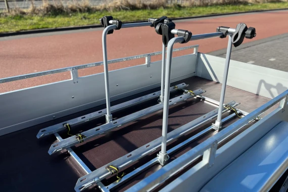 Bakwagen met demontabel fietsenframe