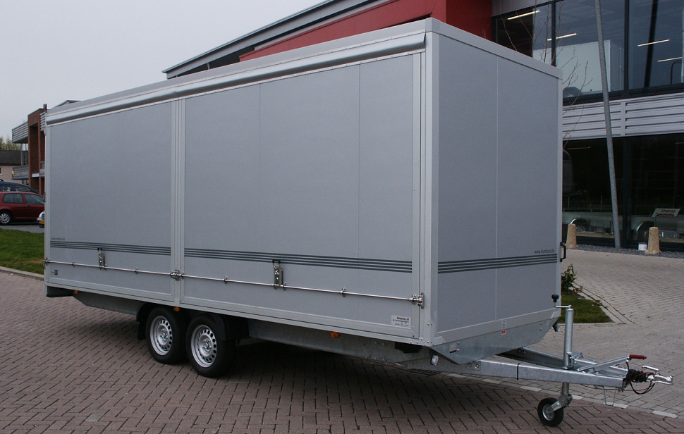 Humbaur gesloten wagen met grote zijklep