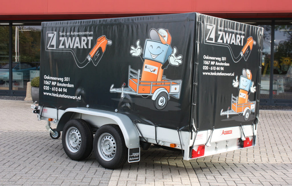 Bakwagen met bedrukte huif
