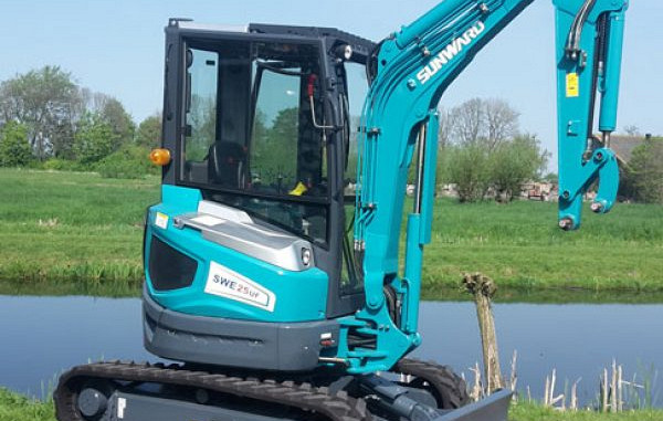 BMS-Sunward SWE25UF 2,5 Tons Minigraver Binnendraaier